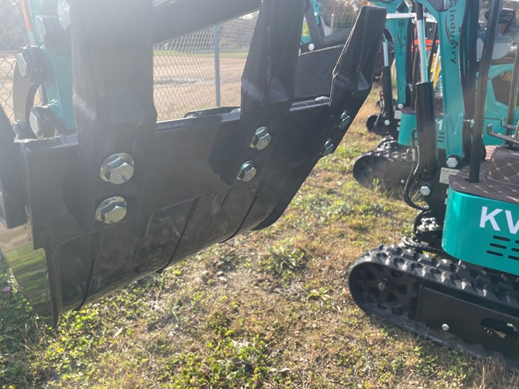 #3231-•-2026-cfg-kt13r-mini-excavator-image-11