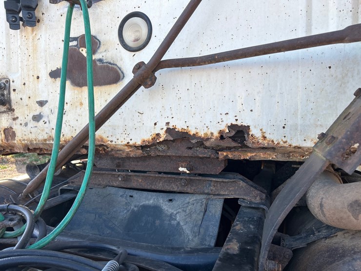 #6903-•-1995-volvo-gm-wg64t-tandem-axle-day-cab-semi-tractor-(has-wi-title)-image-39