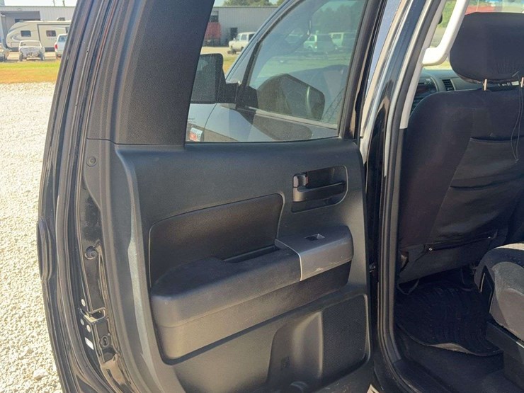 2013-toyota-tundra-srs,-5.7l/v8-iforce,-4wd,-reese-hitch,-4-door,-cloth-interior-power-lock/windows/seat,-250,027-miles,-vin#-5tfuw5f11cx231515-image-14