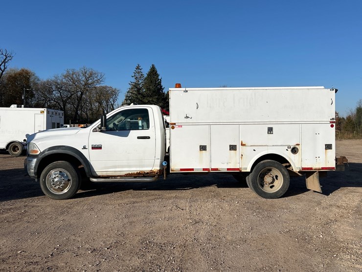 #6901-•-2011-ram-5500-heavy-duty-service-truck-(has-wi-title)-image-2