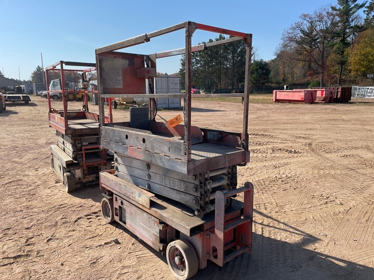 #1909-•-snorkel-s1930-scissor-lift-image-3