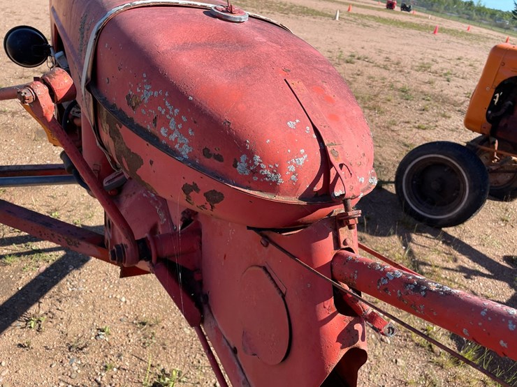 #1951-•-allis-chalmers-b-wide-tractor-image-23