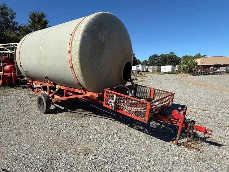8’-dia-x-13’l-110-bbl-fiberglass-storage-tank-on-s/a-bumper-pull-trailer-image-1