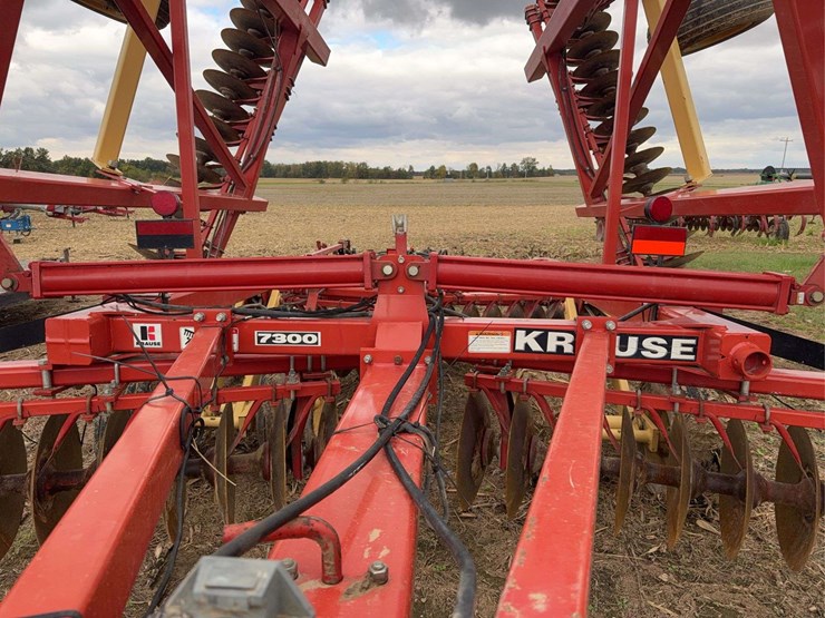 2009-krause-7300-disc,-31ft,-7-1/2''-spacing,-walking-tandems,-rear-hitch-and-hyd.-image-9