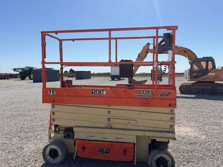 2015-jlg-26’-scissor-lift-(7e)-model-2632es,-battery-operated,-26’-reach,-non-marking-tires,-s/n--0200240038-image-6