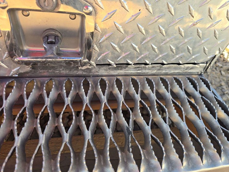 side-toolboxes-with-step-image-7