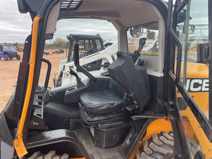 #1077-•-2021-jcb-270-t4-skid-steer-image-41