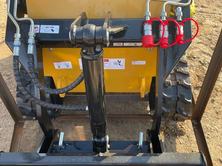 #3239-•-agt-mx-crt23-compact-track-loader-image-12
