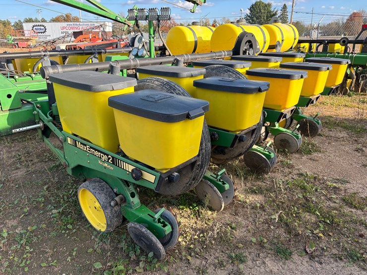 #1949-•-john-deere-7200-conservation-16-row-planter-image-8