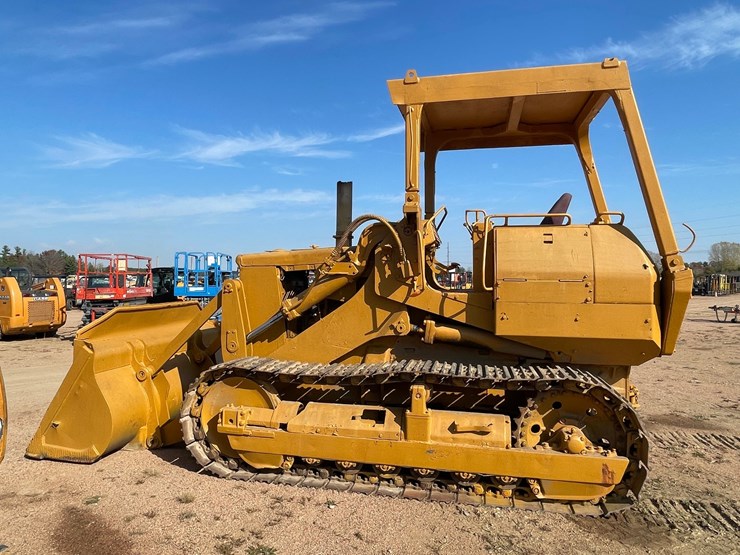 #1910-•-komatsu-d575-1-track-loader-image-8