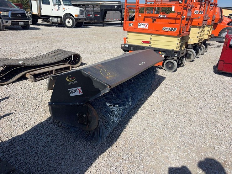 2021-quick-attach-skid-steer-broom-model-901056,-84”-wide,-s/n--1129053-image-2