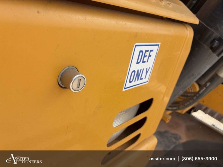 2017-caterpillar-323-image-37