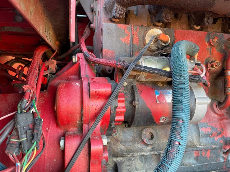 #1898-•-1991-ih-1660-axial-flow-combine-image-43