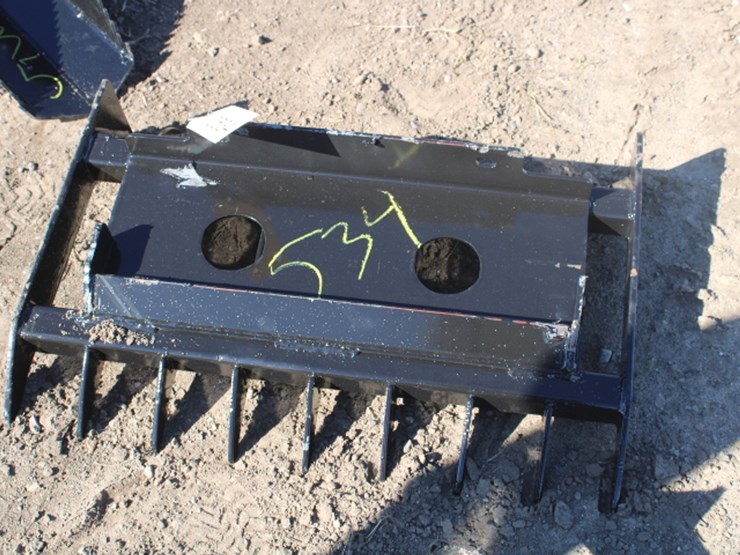 #534-•-mini-skid-steer-universal-root-rake-image-1