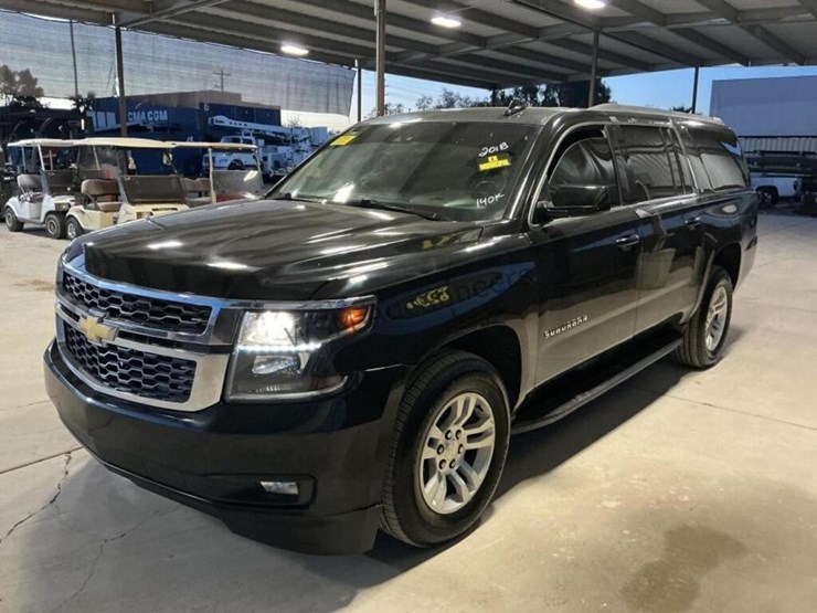 2018-chevrolet-suburban-suv-image-4