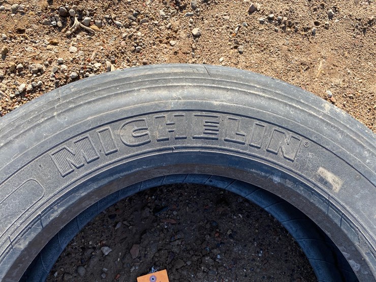 #6971-•-(1)-michelin-pilot-xze-255/70-r-22.5-commercial-truck-tire-image-6