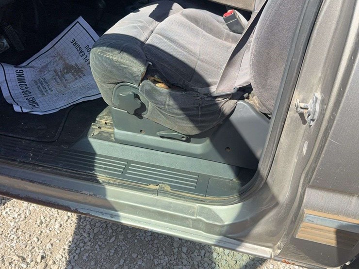 2002-chevrolet-silverado-2500-hd,-4x4,-cloth-interior,-single-cab,-camper-shell,-reese-hitch,-215,438-miles,-vin#-1gchk24u31e235020-image-14