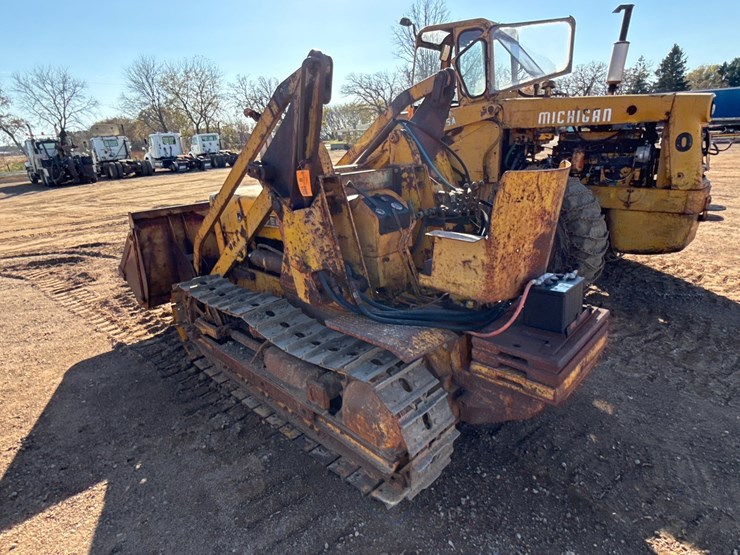 #6924-•-john-deere-440-ic-series-crawler-loader-image-6