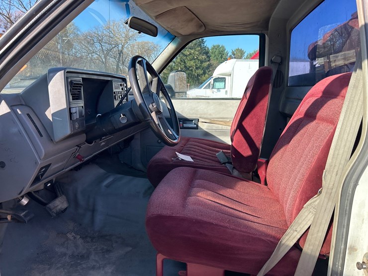 #6933-•-1994-chevrolet-1-ton-dually-service-body-truck-(has-wi-title)-image-48