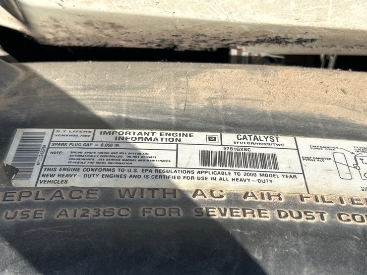 #6932-•-2000-chevrolet-3500-box-truck-(has-wi-title)-image-15