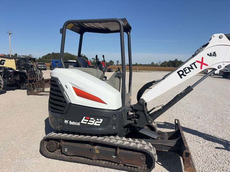 2021-bobcat-e32-tracked-mini-excavator,-2,213-hours-,-diesel,-with-hyd-thumb,-comes-with-20”-smooth-bucket,-s/n--b3y115533-image-8
