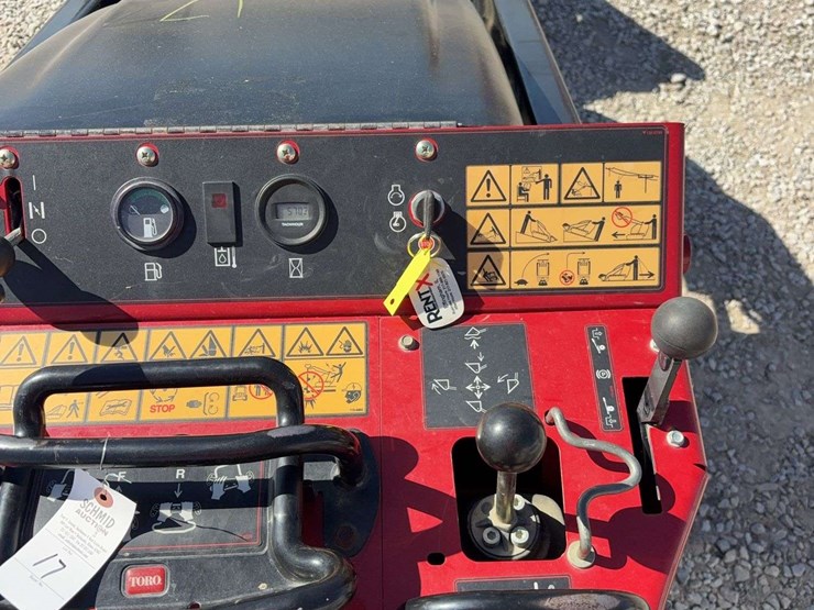 2023-toro-tx427-tracked-dingo-model-22321,-570-hours,-gas-engine,-comes-with-36”-smooth-bucket,-s/n--415182435-image-13