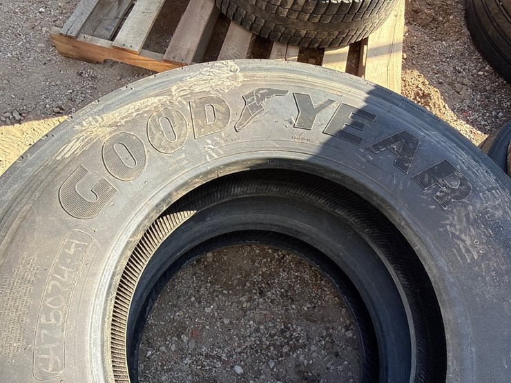 #6977-•-(2)-goodyear-marathon-lht-11r22.5-commercial-truck-tires-image-3