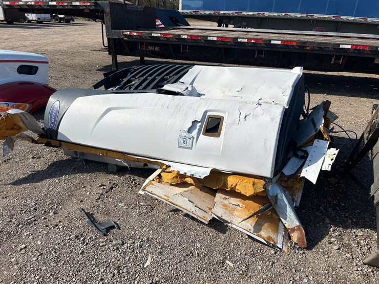 #6945-•-(1)-carrier-7500-x4-transport-refrigeration-unit-housing-image-1