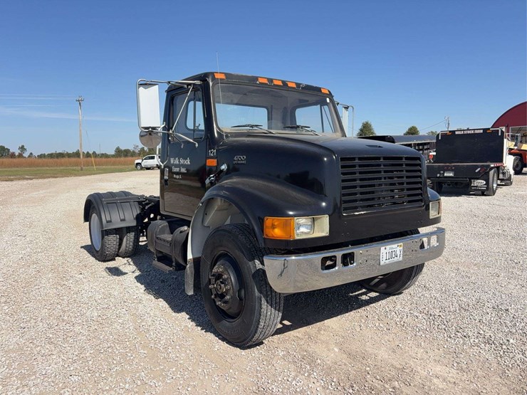 1998-international-4700-day-cab-truck,-121,834-miles,-single-axle,-255/70r22.5-tires,-dt466e-engine,-gooseneck-ball-hitch,-automatic-transmission-vin#-1hsscaan4wh551789-image-4
