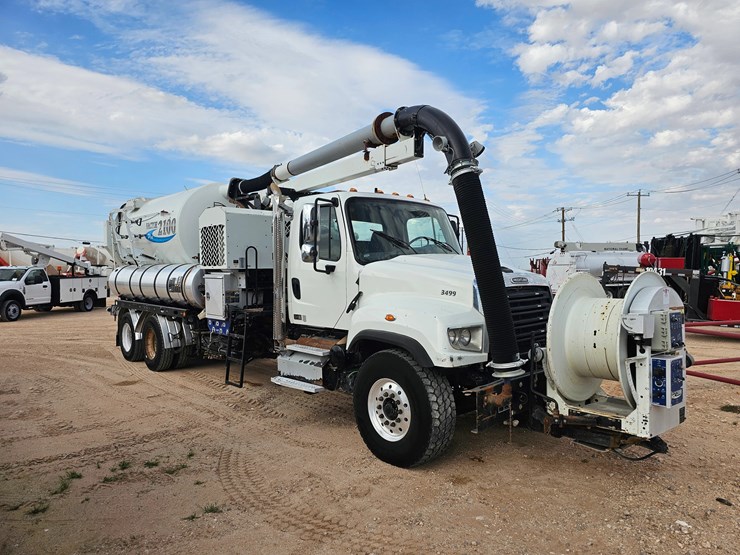 2013-freightliner-114sd-image-5