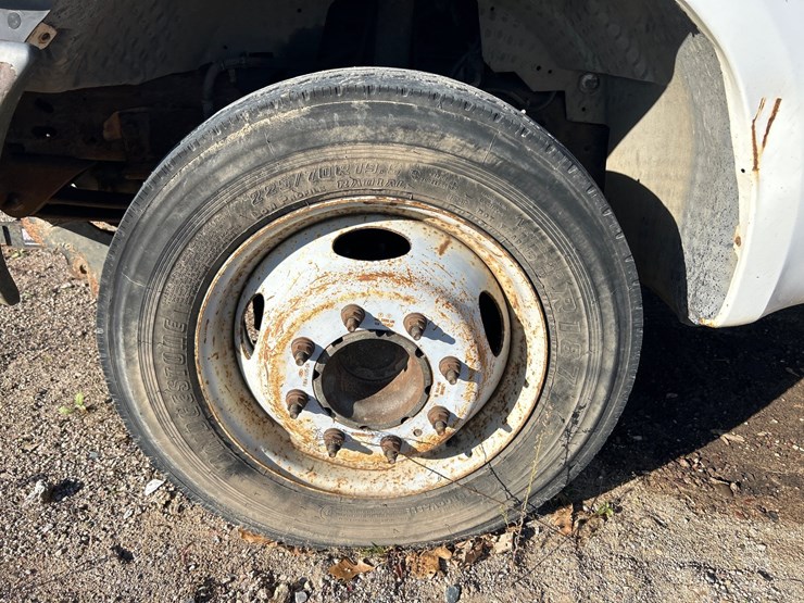#6935-•-2000-ford-f-550-super-duty-stake-bed-dump-truck-(has-wi-title)-image-32