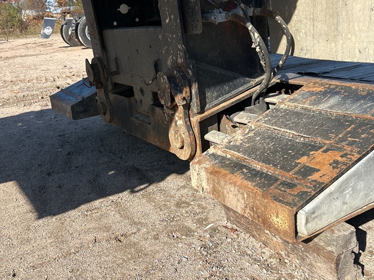 #6917-•-2005-xl-60-mfg-tandem-axle-detachable-gooseneck-lowboy-semi-trailer-(has-wi-title)-image-29