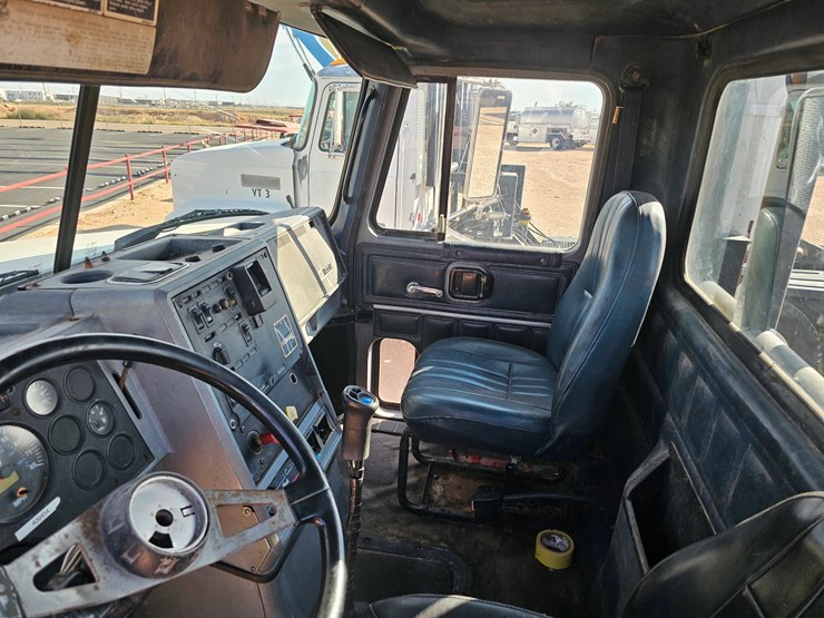 1995-mack-ch613-image-5