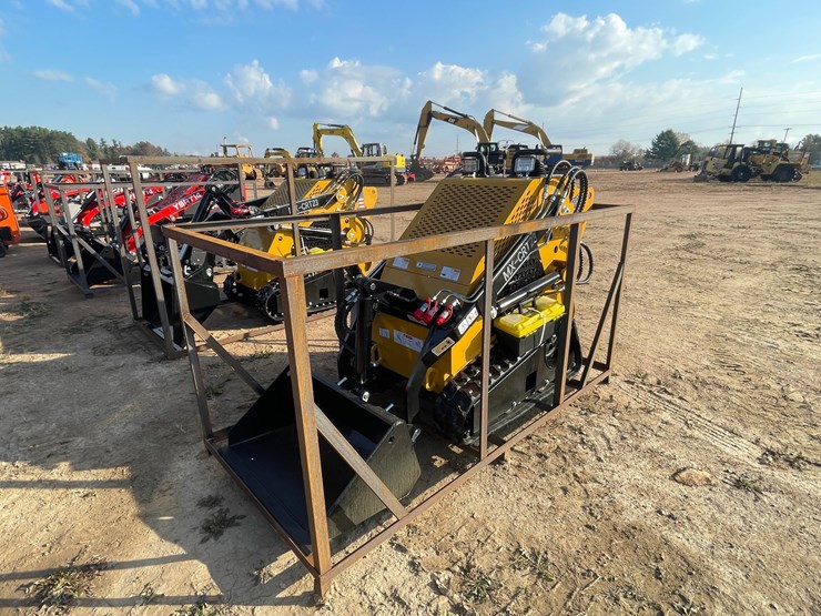 #3239-•-agt-mx-crt23-compact-track-loader-image-1