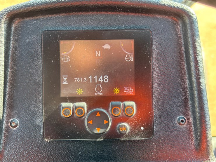 #1894-•-2023-gehl-al550-wheel-loader-image-39