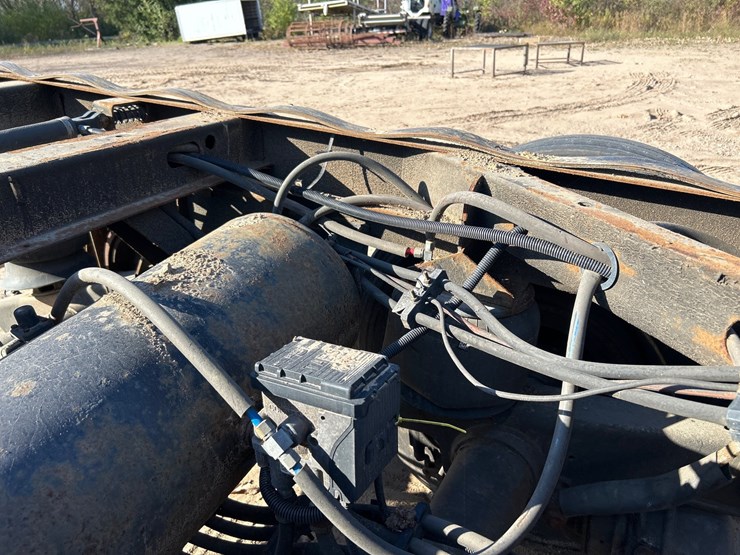 #6919-•-tandem-axle-trailer-slider-subframe-assembly-image-15