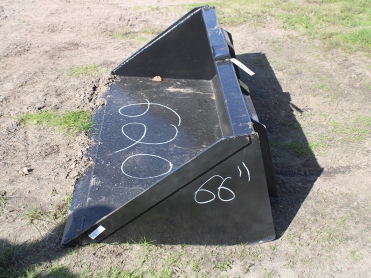 #620-•-66in-bucket-with-single-blade-image-3