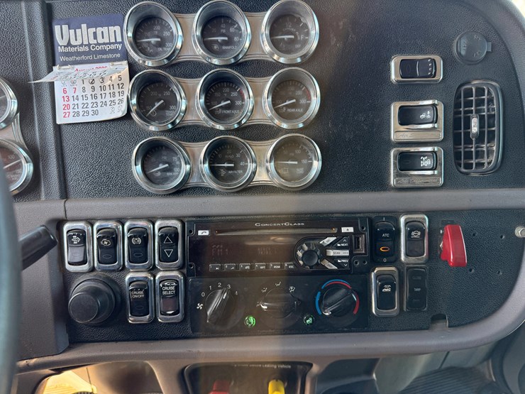 2016-peterbilt-389-image-22