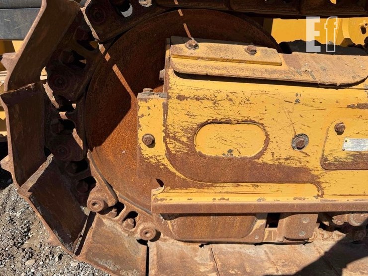 2020-caterpillar-d1-image-10