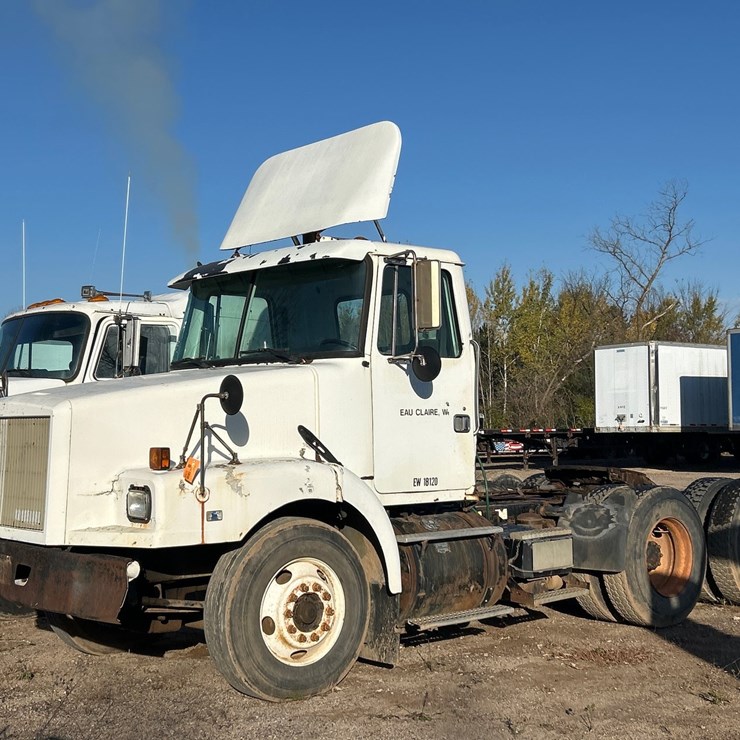 #6903 • 1995 Volvo GM WG64T Tandem Axle Day Cab Semi Tractor (Has WI Title)