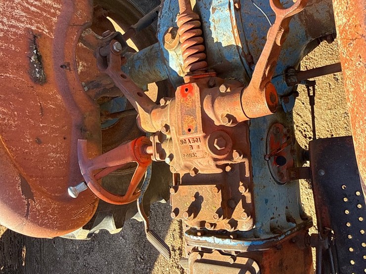 #6926-•-ford-tractor-image-8