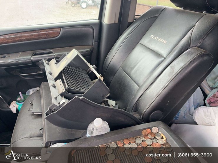 2011-nissan-armada-image-20