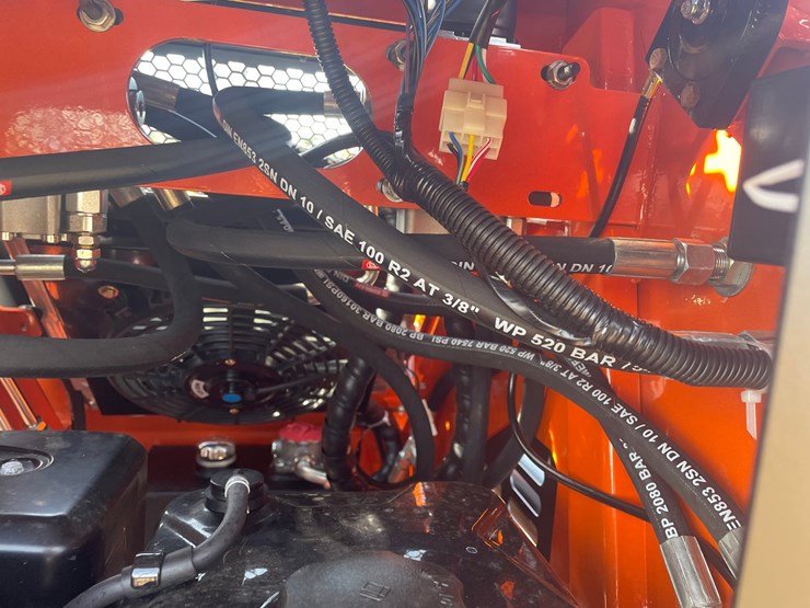 #3211-•-2026-skid-steer-loader-image-9