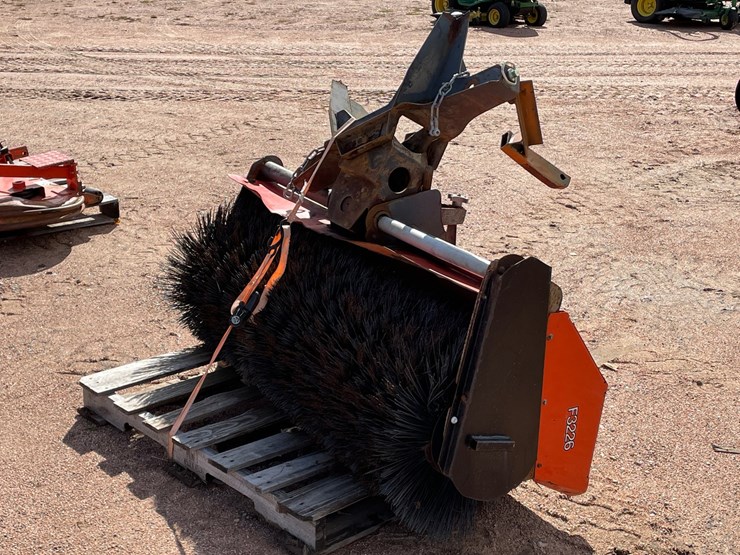 #1019-•-kubota-f2400-4wd-tractor-with-attachments-image-77