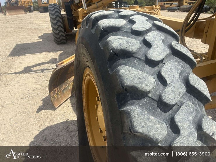 2002-caterpillar-140h-image-45