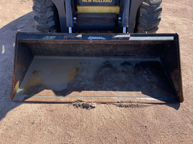 #1080-•-2015-new-holland-l230-skid-steer-image-13