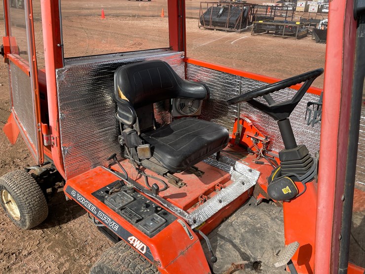 #1019-•-kubota-f2400-4wd-tractor-with-attachments-image-26
