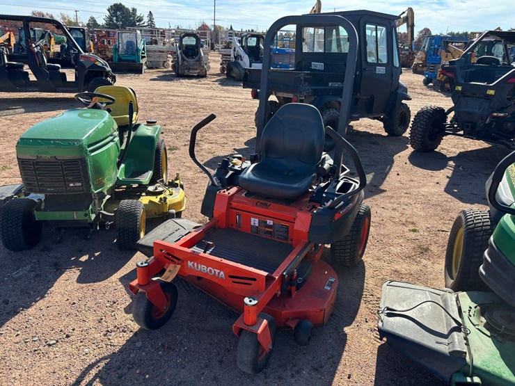 #1926-•-kubota-z122r-zero-turn-lawn-mower-image-1
