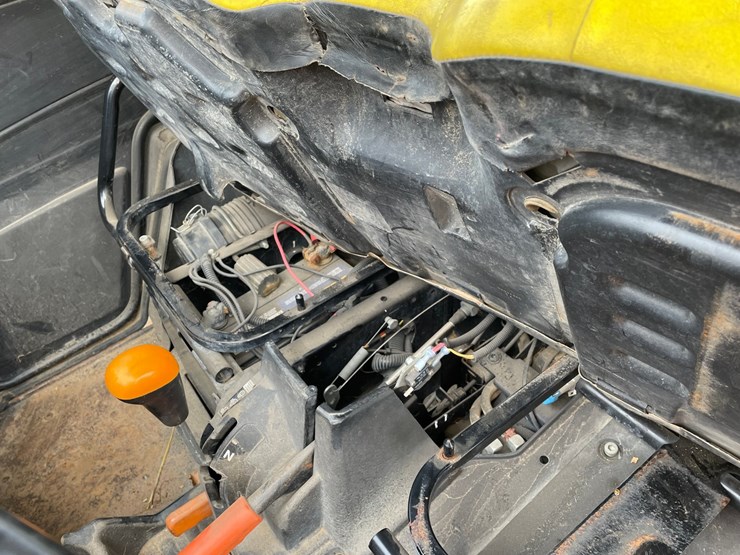 #1057-•-john-deere-diesel-4-x-4-gator-image-34