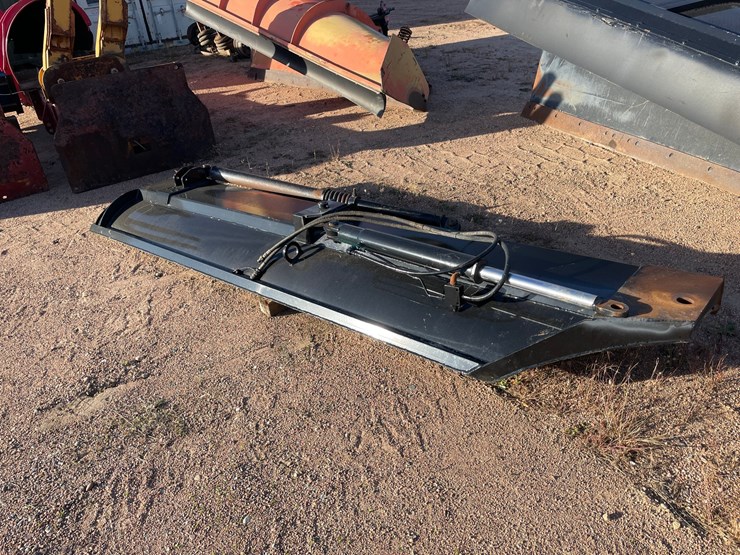 #3744-•-11"-heavy-trucking-plow-with-cylinders-image-1